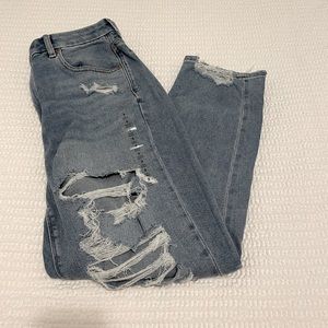 American Eagle High Rise Curvy Mom Jean *SHORT*